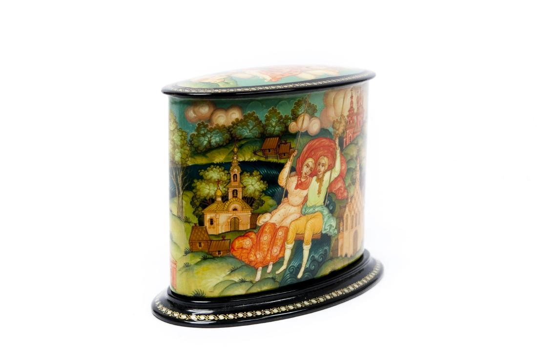 Milyshina Kholui Russian Lacquer Box. (1 of 6)