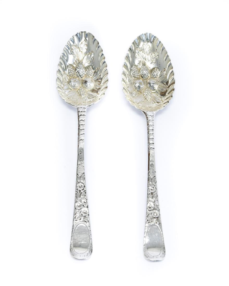 (2) 18th C. English Sterling Silver Berry Spoons.: (2) 18th C. English Sterling Silver berry spoons. Hester Bateman maker's mark, London 1781 date mark. With Presentation case. (3.83 troy oz).