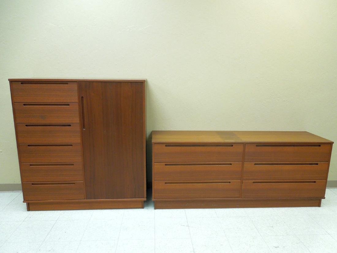 Torring Mobelfabrik DanishTeak 2-piece Bedroom Set.: Torring Mobelfabrik Danish teak 2-piece bedroom set. Gentlemen's chest with 6 drawers and single door and a 6-drawer double dresser. Dresser label states Assembled by Peter Graves Sorensen. (47 1/4" x