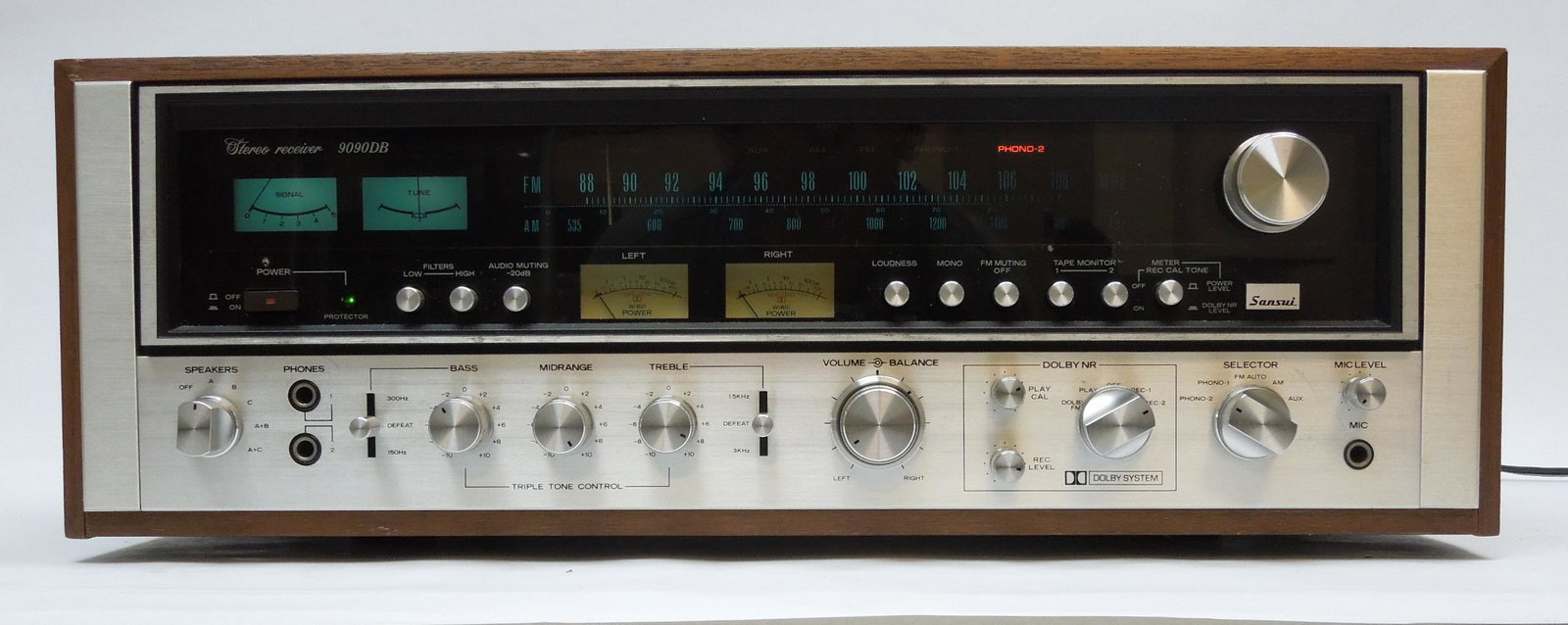 Sansui 9090DB Stereo Receiver.: Sansui 9090DB Stereo Receiver. 125 watts per channel. 30Hz to 30000Hz frequency response.