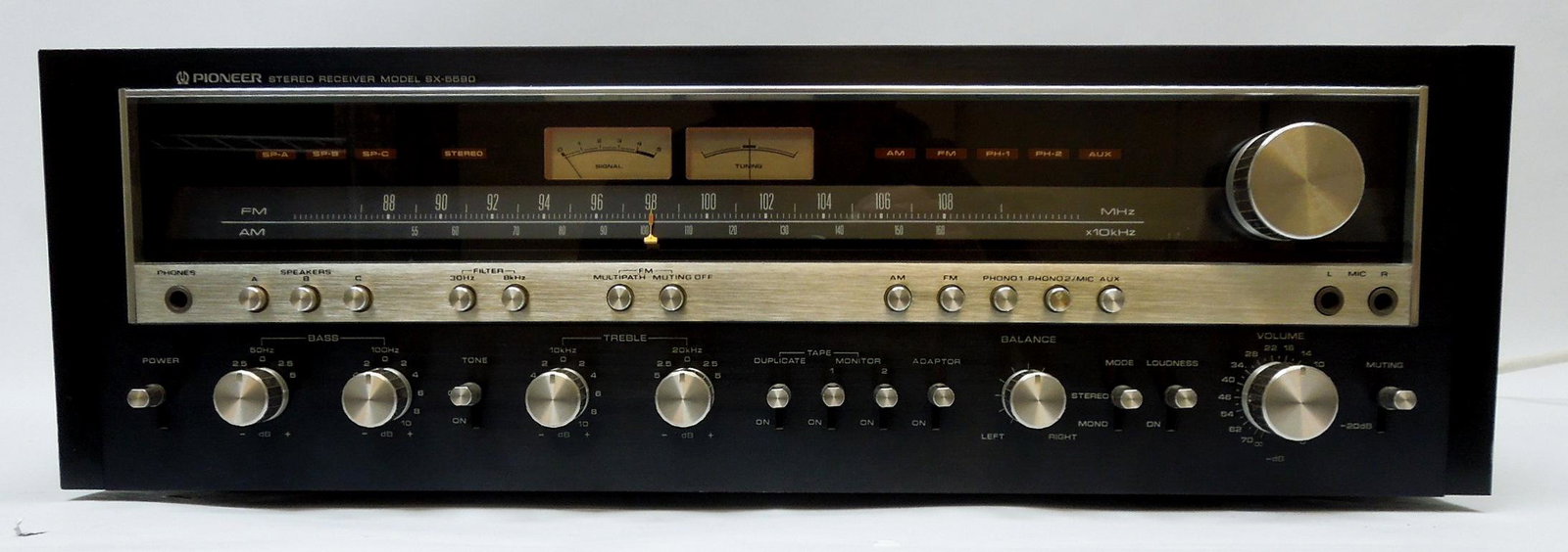 Pioneer SX-5590 AM/FM Stereo Receiver.: Pioneer SX-5590 AM/FM stereo receiver. The SX-5590 is the European version of the classic Pioneer SX-1250 with a dark faceplate. 160 watts per channel into 8 ohms (stereo).