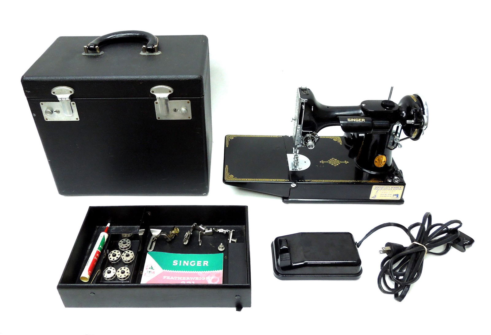 Singer 221 Featherweight Sewing Machine.: Singer 221 Featherweight Sewing machine. AF573019. With bobbin case, foot pedal, manual and travel case.