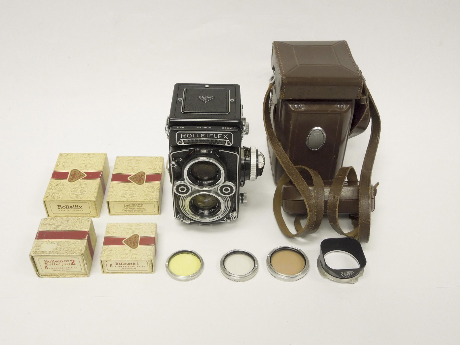 Rolleiflex 3.5F Model 3 Camera.: Rolleiflex 3.5F model 3 camera with accessories. Heidosmat f2.8/75mm & Carl Zeiss Planar f3.5/75mm lenses, Rolleinar 2, Rolleifix, Rolleisoft 1, Panorama head and 3 filters. DBP 2256140 DBGM.