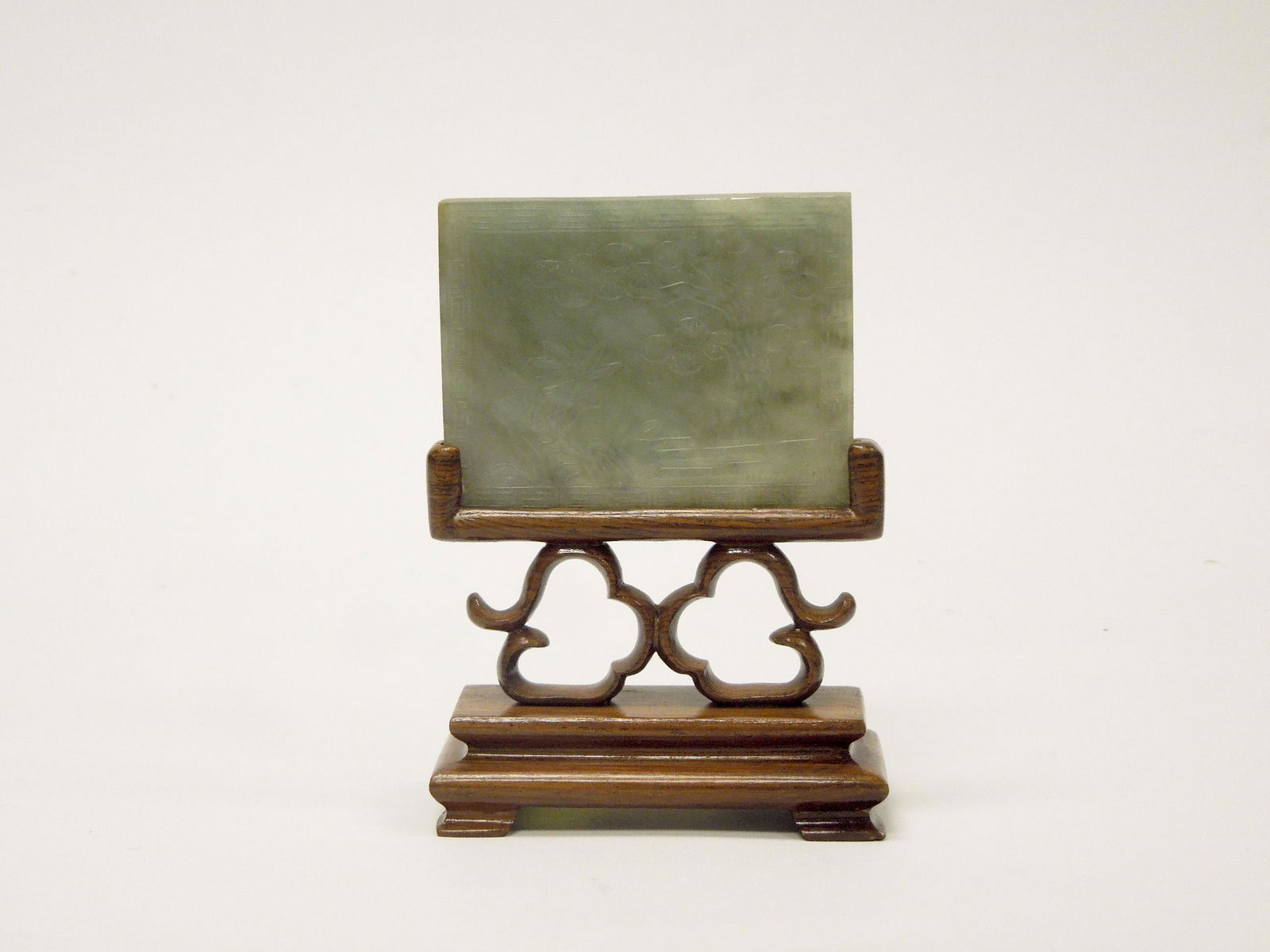 Chinese Jade Table Screen. May 30, 2020 D.G.W. Auctioneers Inc. in CA