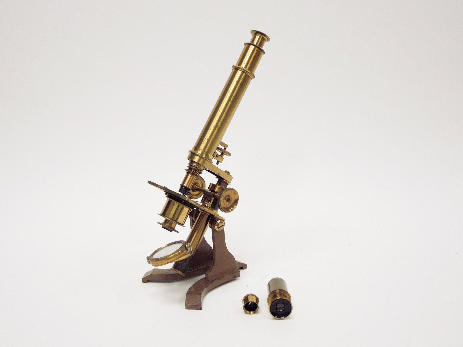 Vintage Brass Microscope.: Vintage brass microscope with 2 objectives and 2 eyepieces. 18" tall.