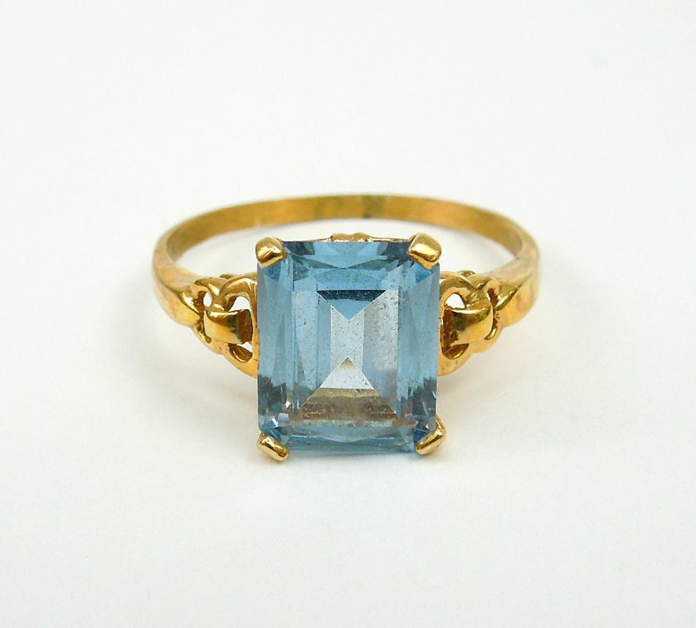 Solitaire Spinel Ring. (1 of 4)