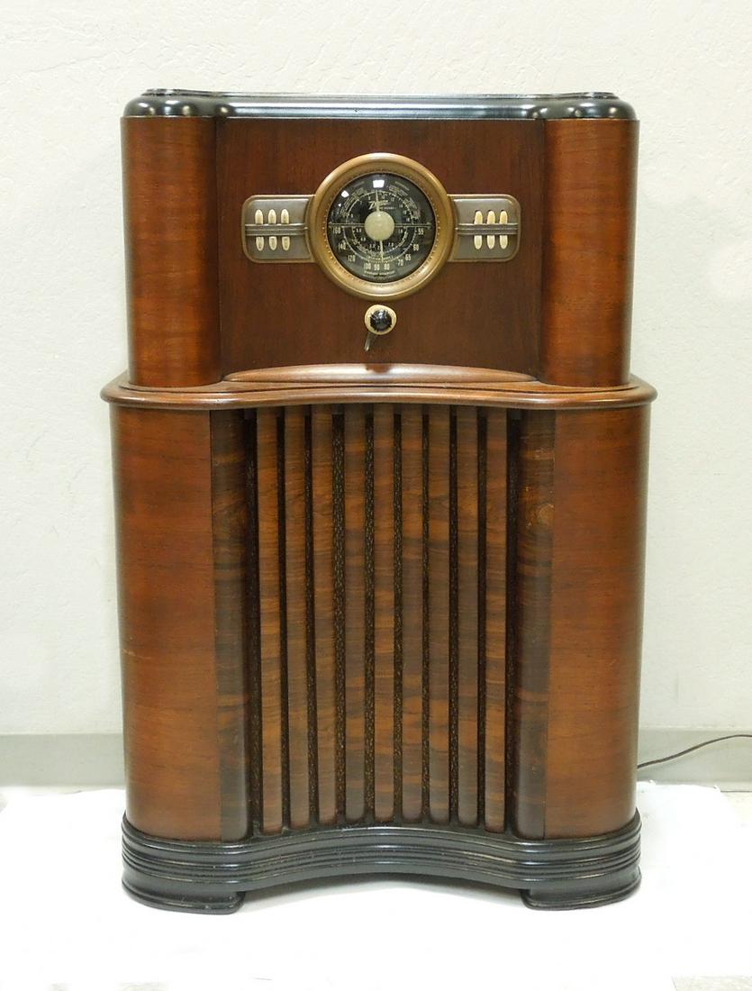 1940 Zenith Console Radio.: 1940 Zenith model 8-S-463 console radio. Walnut art deco style cabinet, rotor wavemagnet aerial, 10" speaker. Serial no. S490179