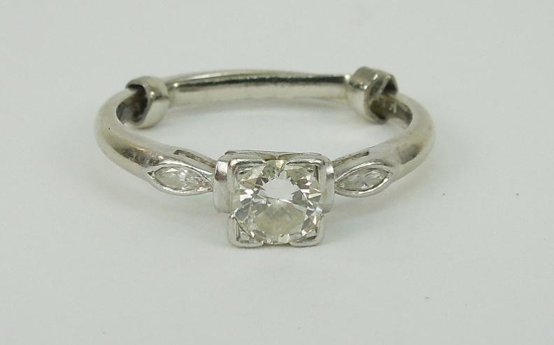 14K White Gold & Diamond Ring.: 14K White gold ring with round brilliant cut diamond (approx. 0.45 ct) and 2 baguette accents. (4 grams).