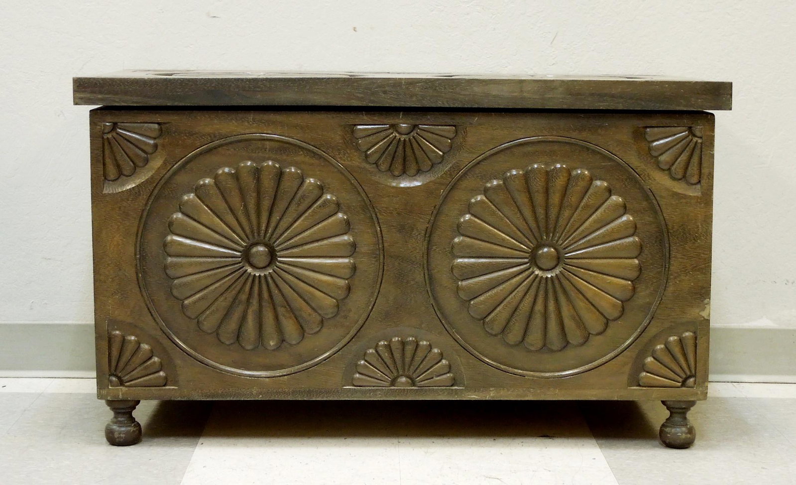 Spanish Baroque Style Blanket Chest.: Spanish baroque style lift top blanket chest. Approximate dimension 38" L x 20.5" W x 22" H.