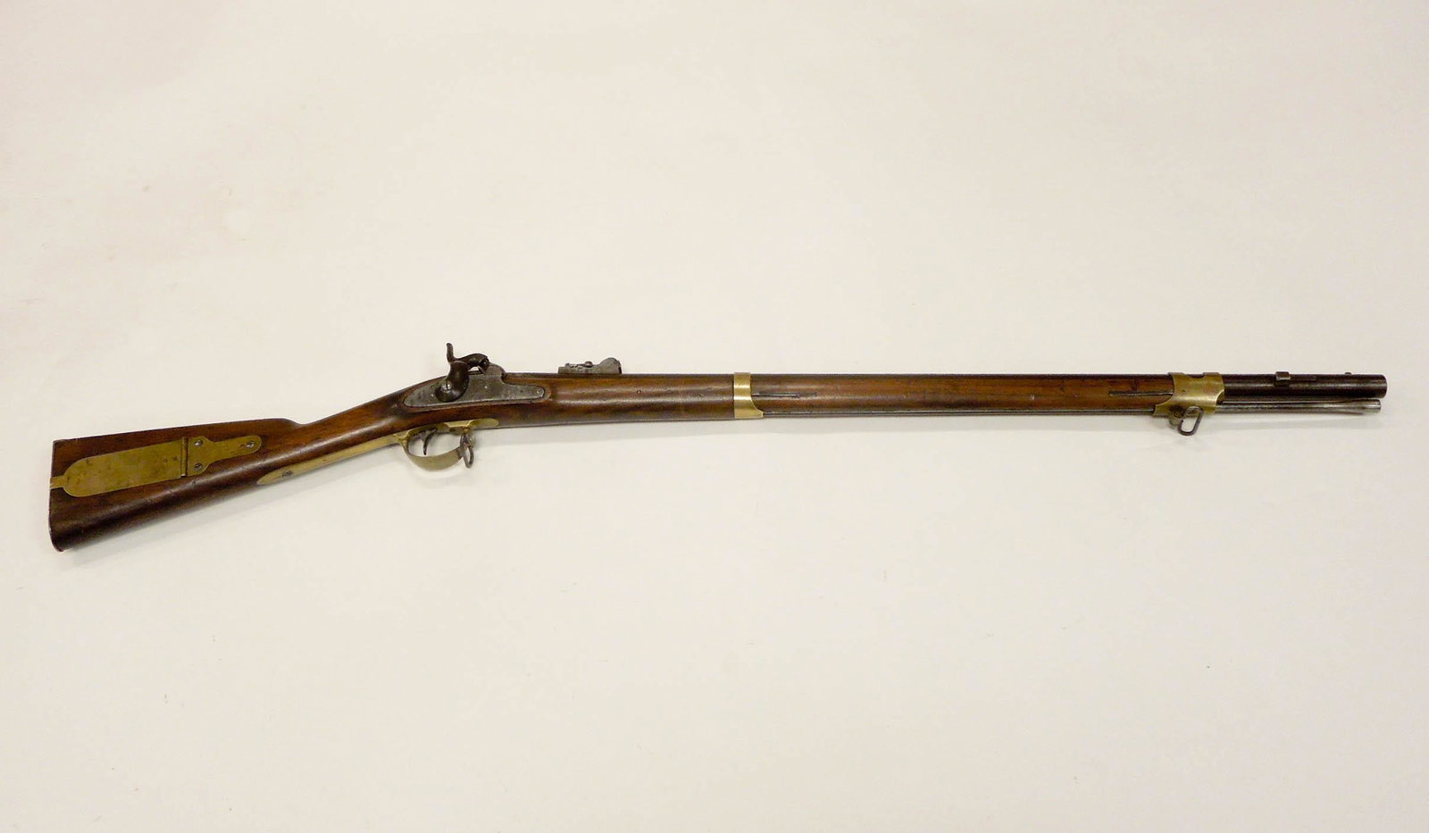 M1841 Mississippi Percussion Rifle.: U.S. Civil war era M1841 E. Whitney percussion rifled musket / rifle. Caliber .54 (ball), barrel length 33 inches. Stamped on receiver E. Whitney U.S. and N. Haven 1855. Cartouches on left of stock.