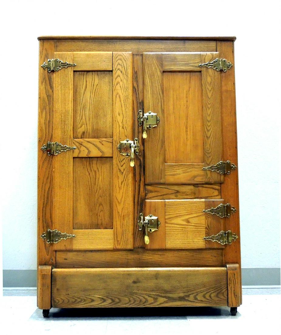 Vintage Oak Icebox Cabinet. (1 of 1)