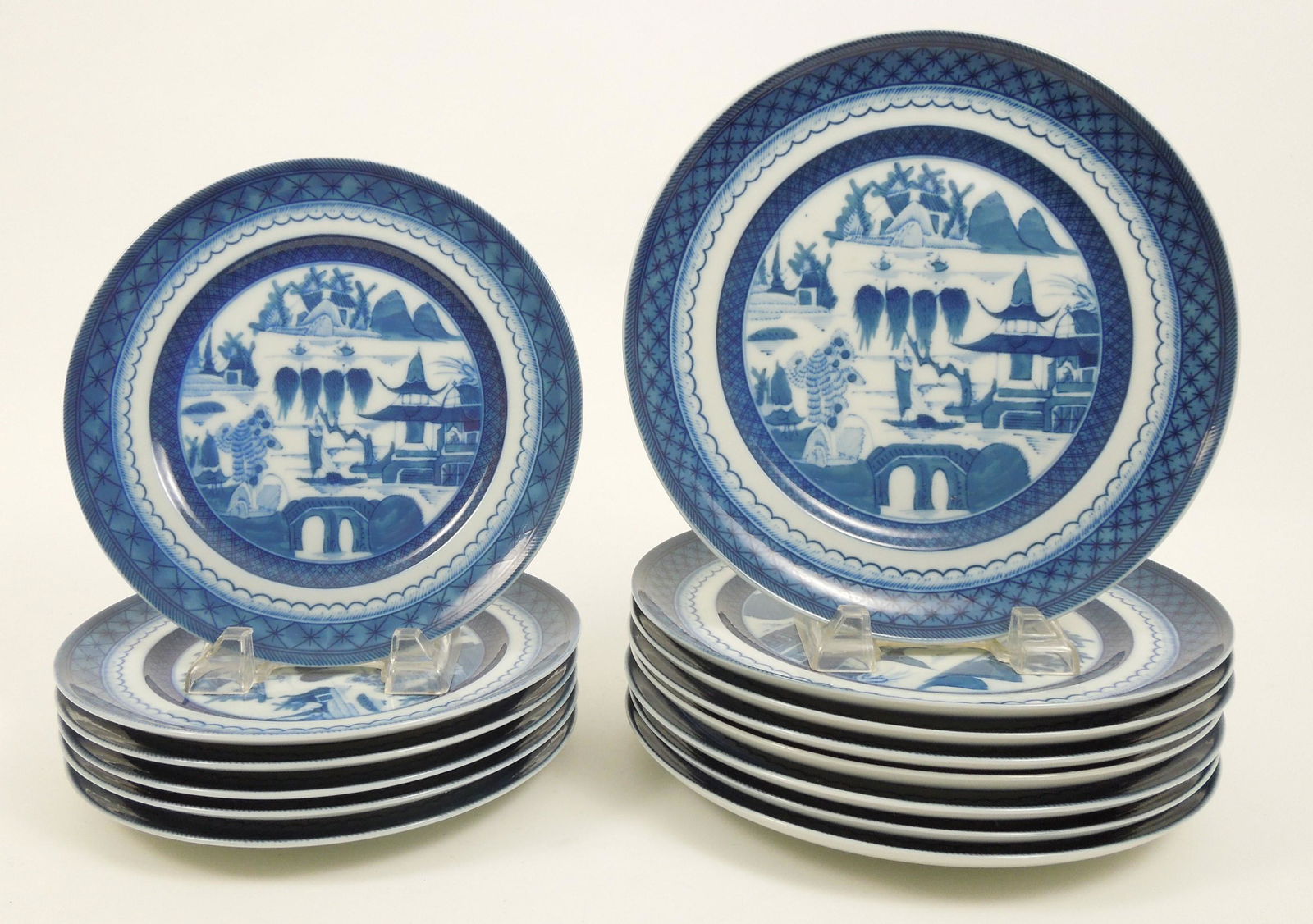 Mottahedeh Blue Canton Dinner & Salad Plates. (14). (1 of 2)