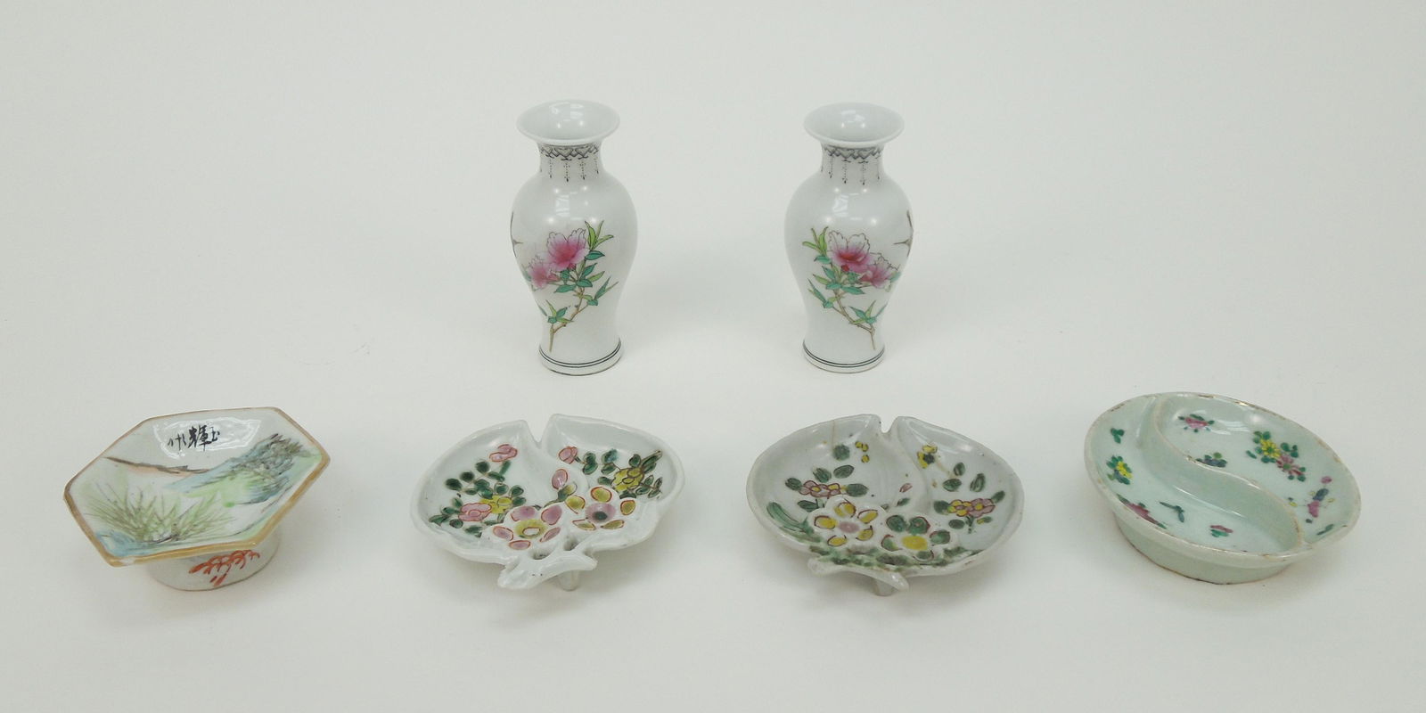(2) Chinese Porcelain Small Vase & 4 Ink Paste Bowls. (1 of 6)