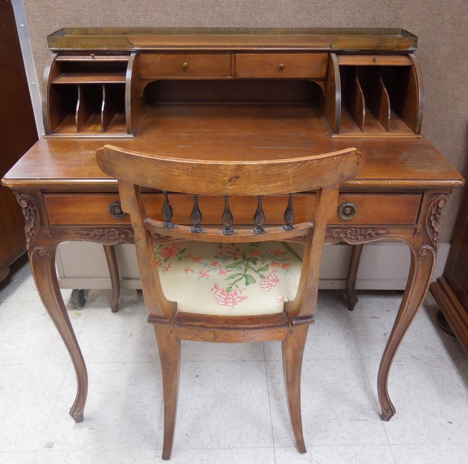 1920S Grand Rapids Writing Desk & A Chair.: 1920s Grand Rapids single drawer writing desk and associated chair. 36" W, 21" D, 37" H.