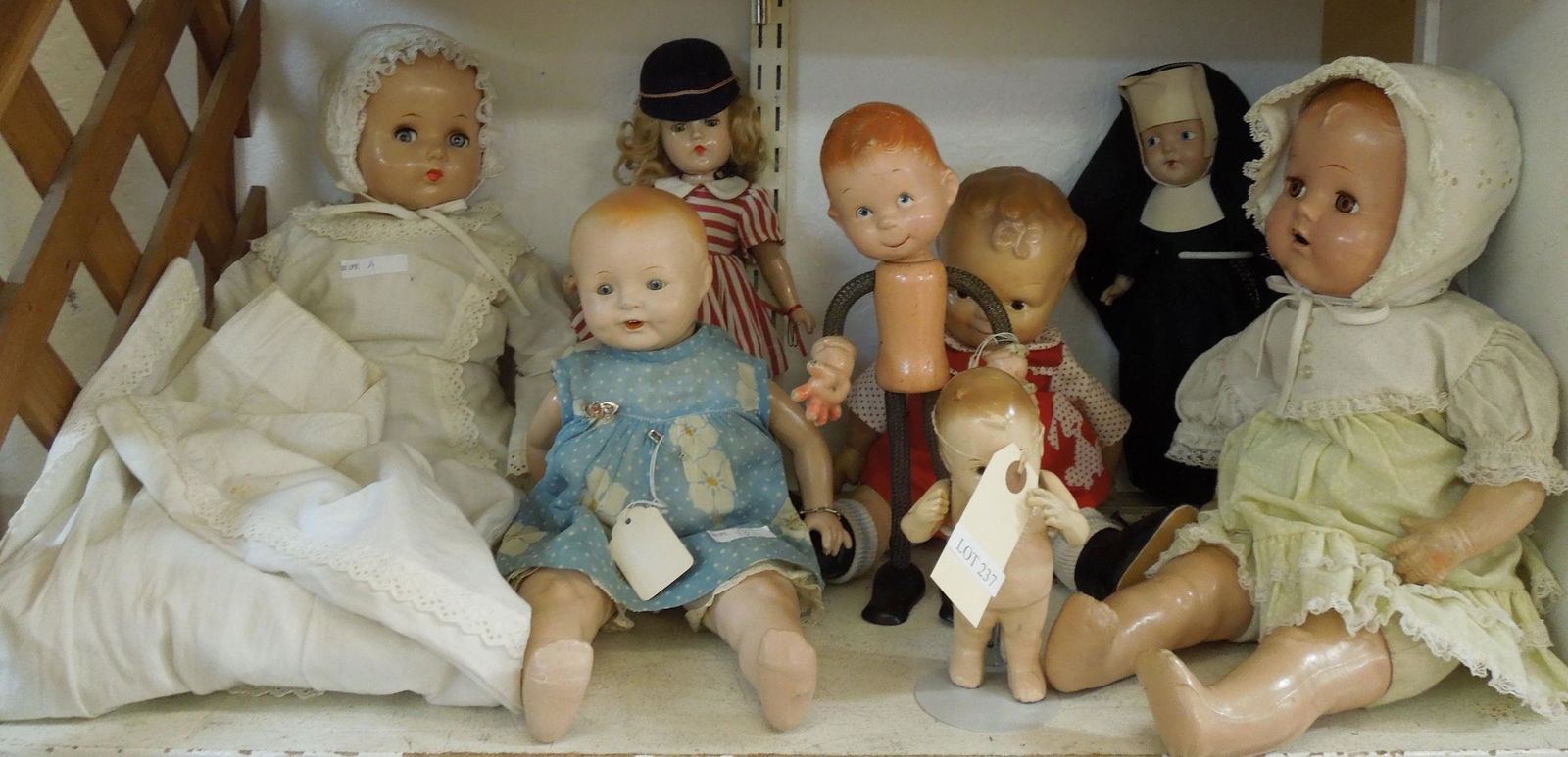 Group of Vintage Dolls.: Group of vintage dolls incl. Ideal Bendy.