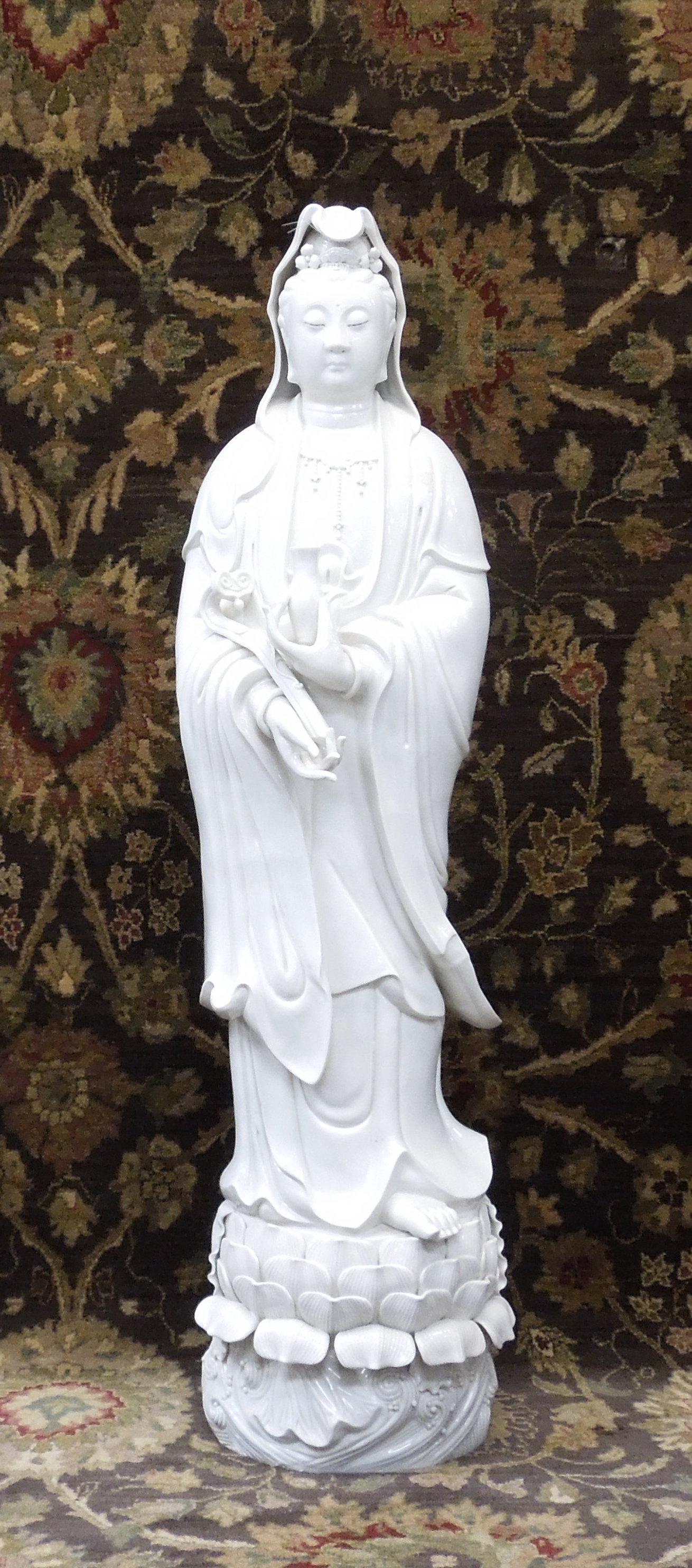 Guan Yin Large Entry Way Statue. (1 of 8)