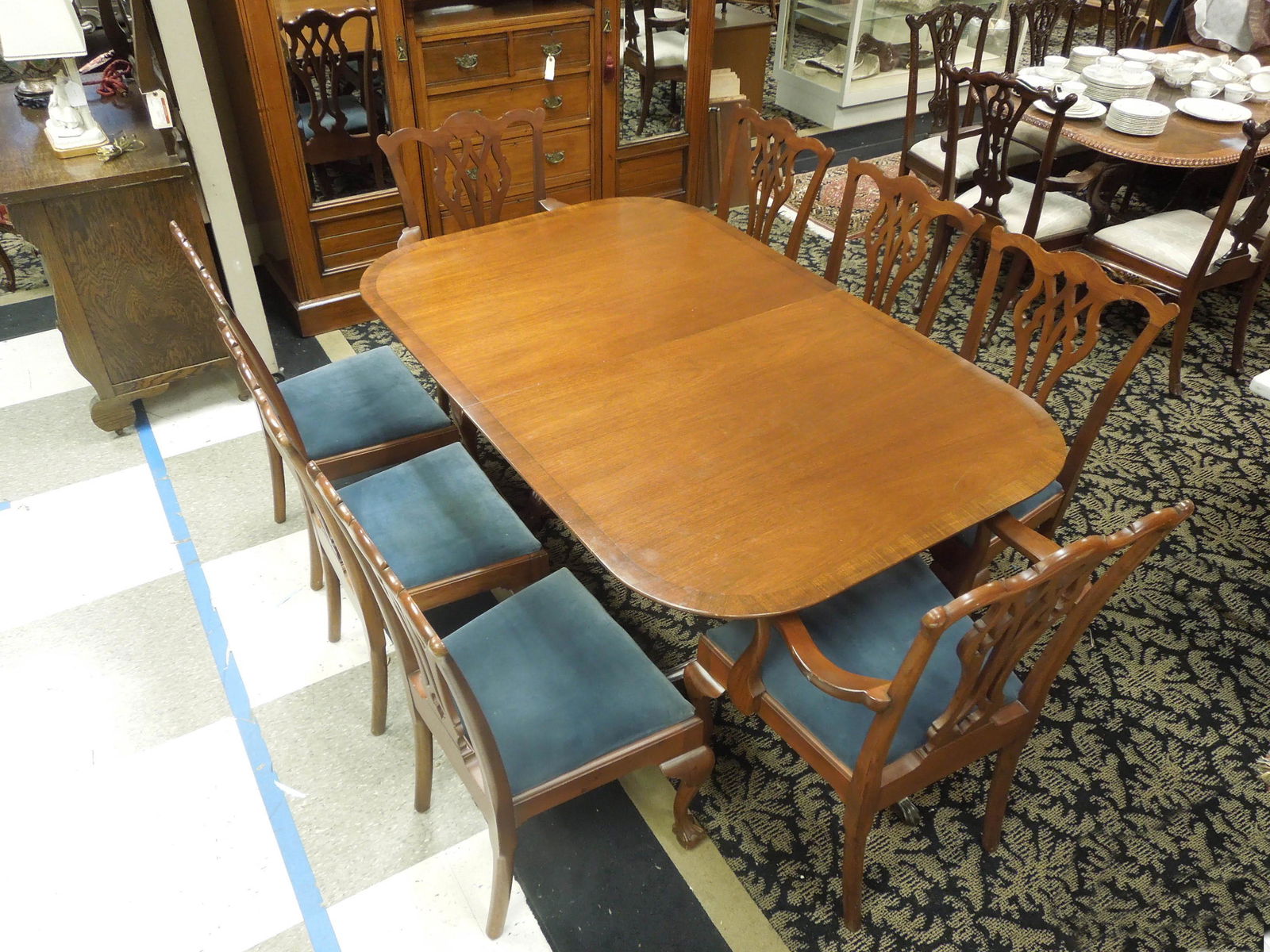 Duncan Phyfe Mahogany Dining Table & 8 Chairs.: Duncan Phyfe Mahogany dining table with 1 leaf and 8 chairs.