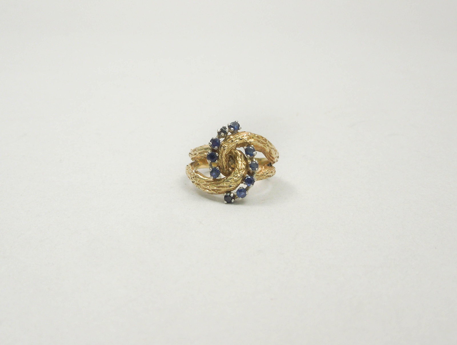 Sapphire and Yellow Gold Ring. (1 of 3)
