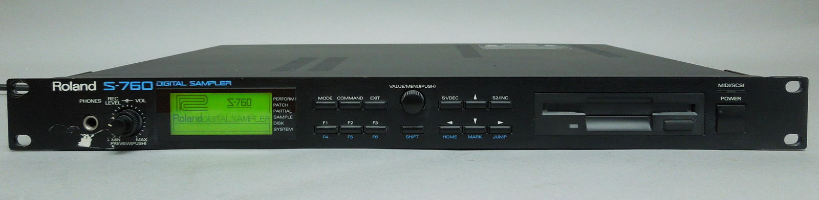 Roland S-760 Rack Mount Digital Sampler. (1 of 4)