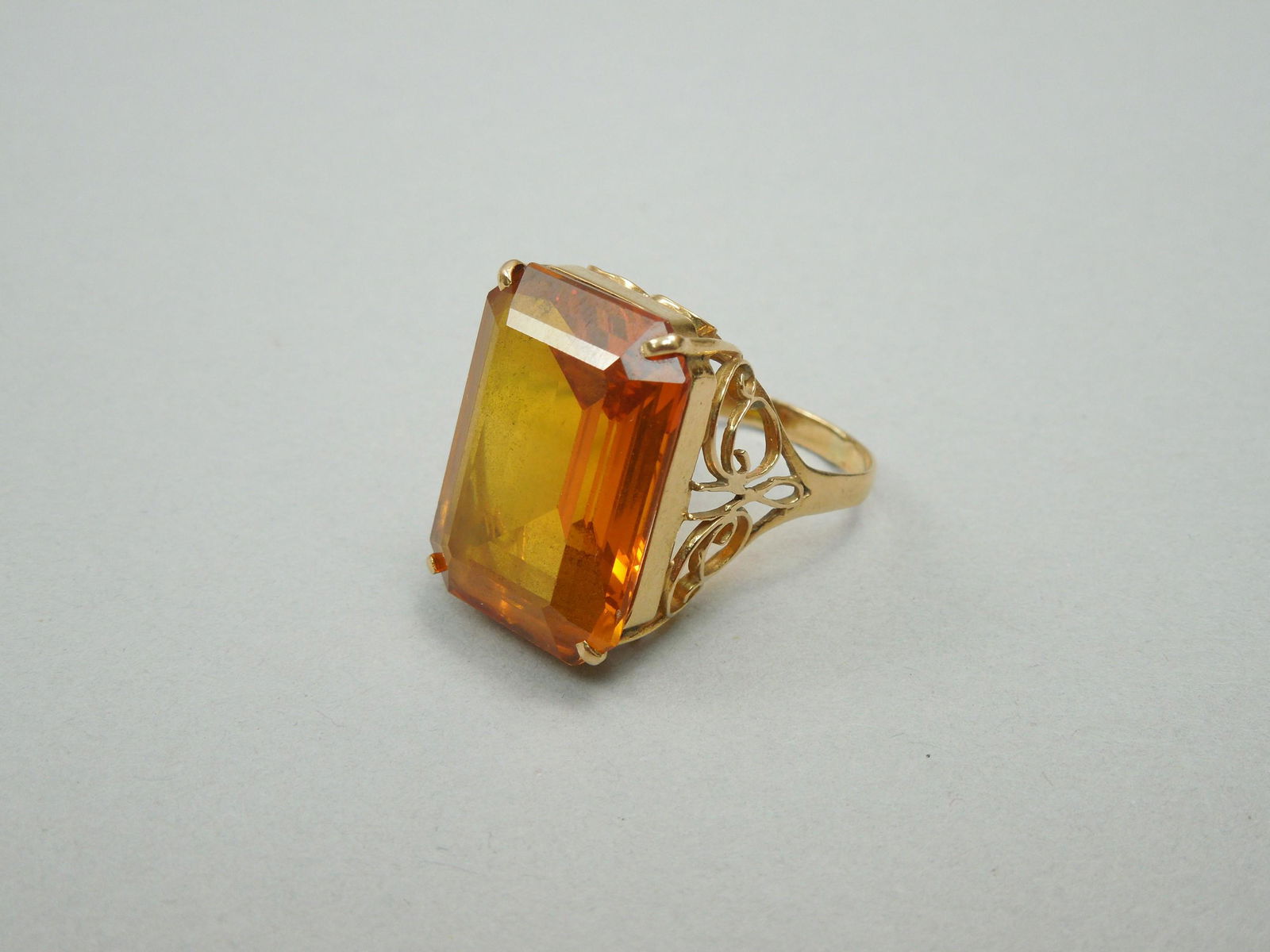 18K Gold & Yellow Sapphire Ring. (1 of 4)