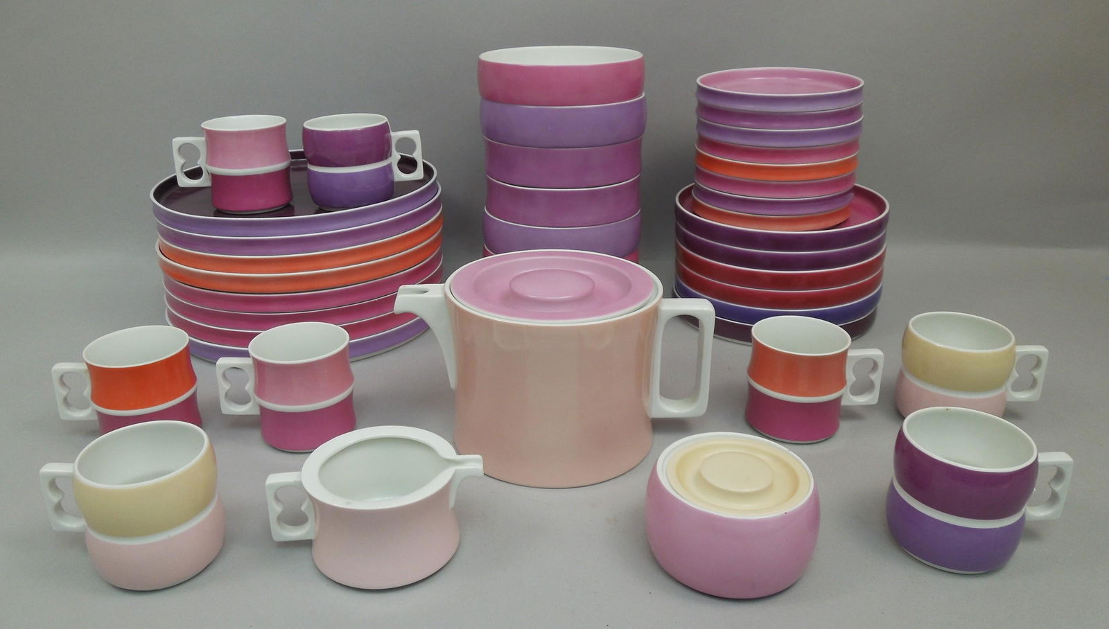 Block Chromatics Red Lavender China, 40 Pieces. (1 of 8)