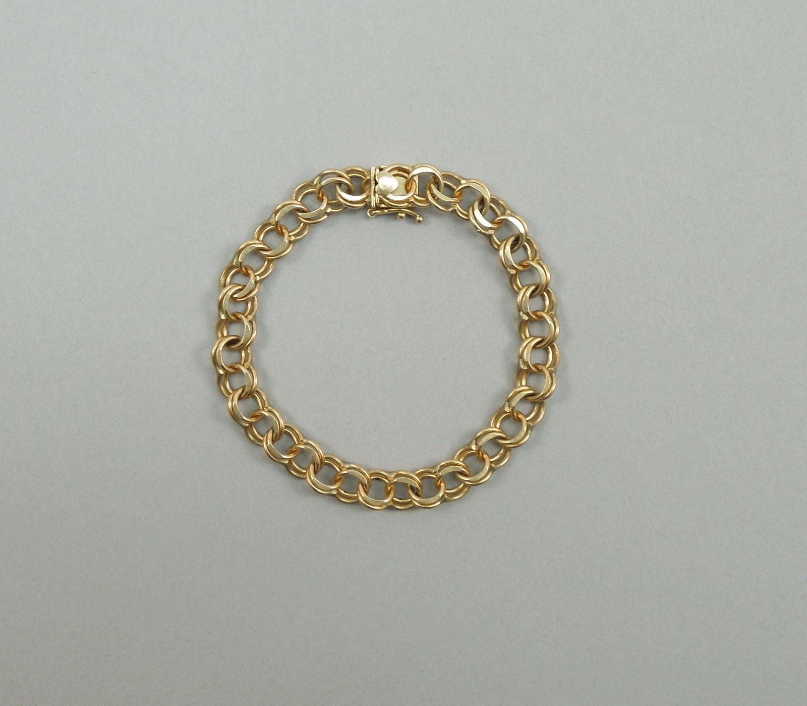 14K Yellow Gold Chain Link Bracelet. (1 of 2)