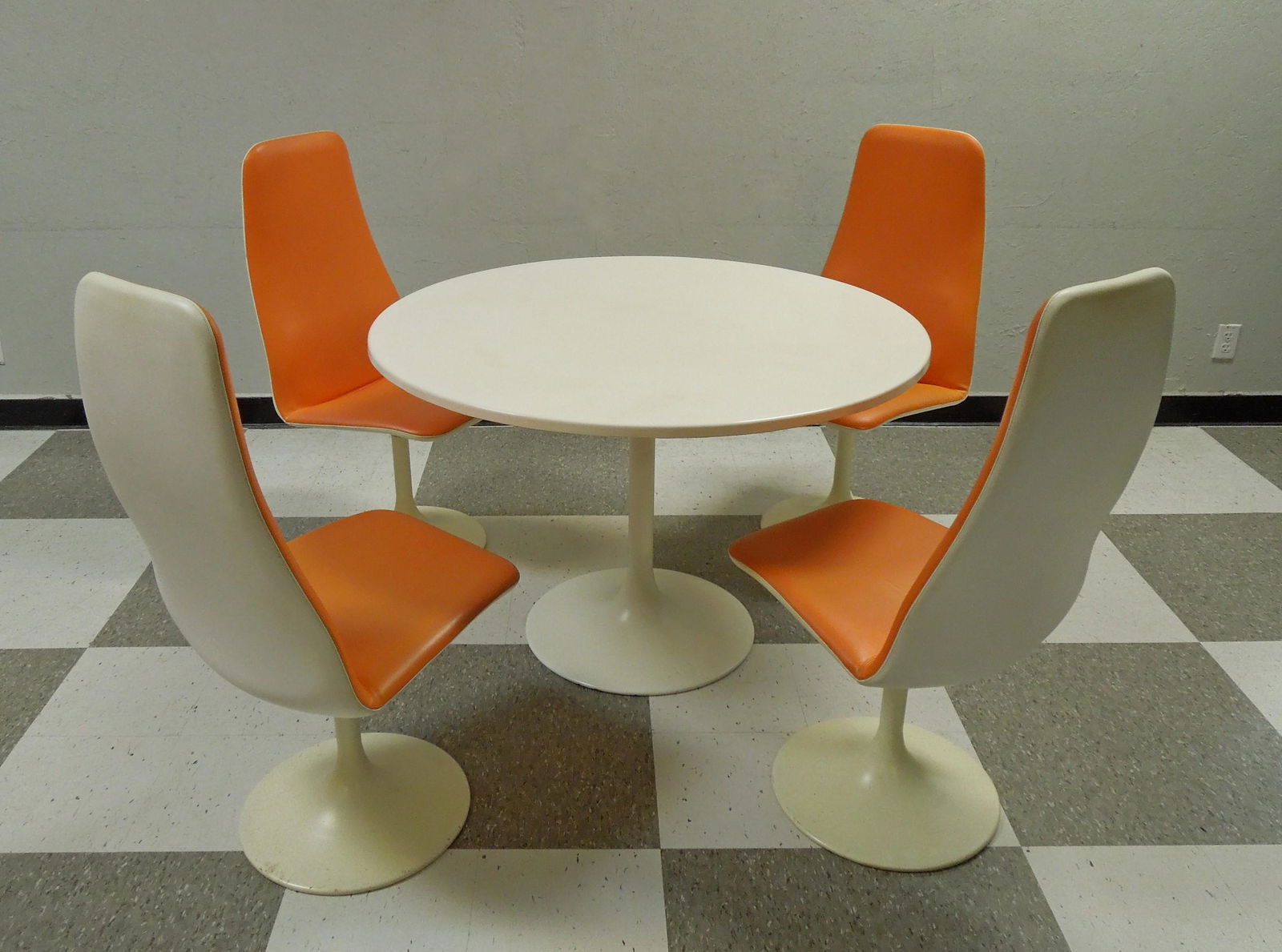 Mid 20th C. Modern Tulip Table and 4 Chairs. (1 of 12)