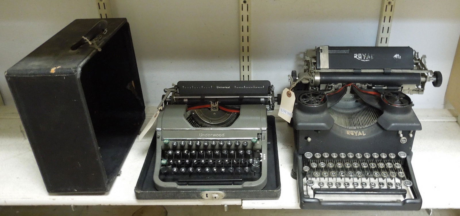 Royal & Underwood Vintage Typewriters.: Royal and Underwood vintage typewriters.