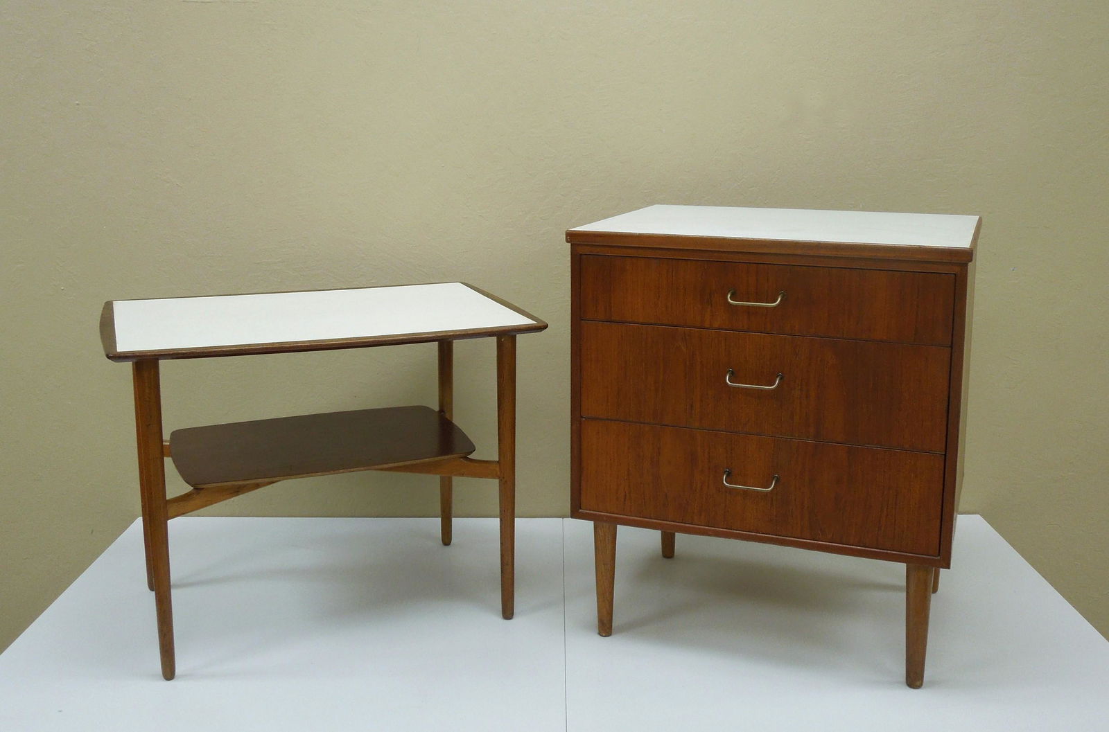 Mid 20th. C Modern 3-Drawer Chest & Table. (1 of 10)