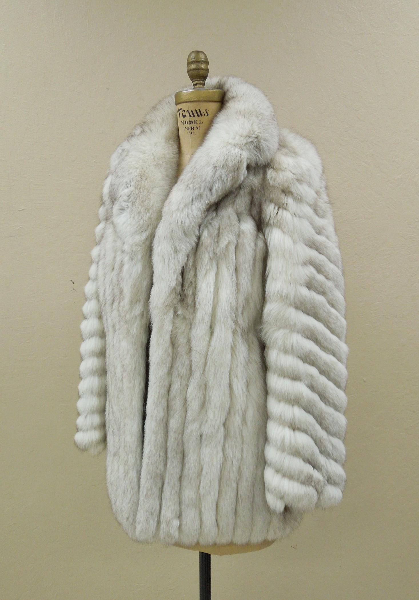 Ladies' Fox Fur Jacket. (1 of 7)