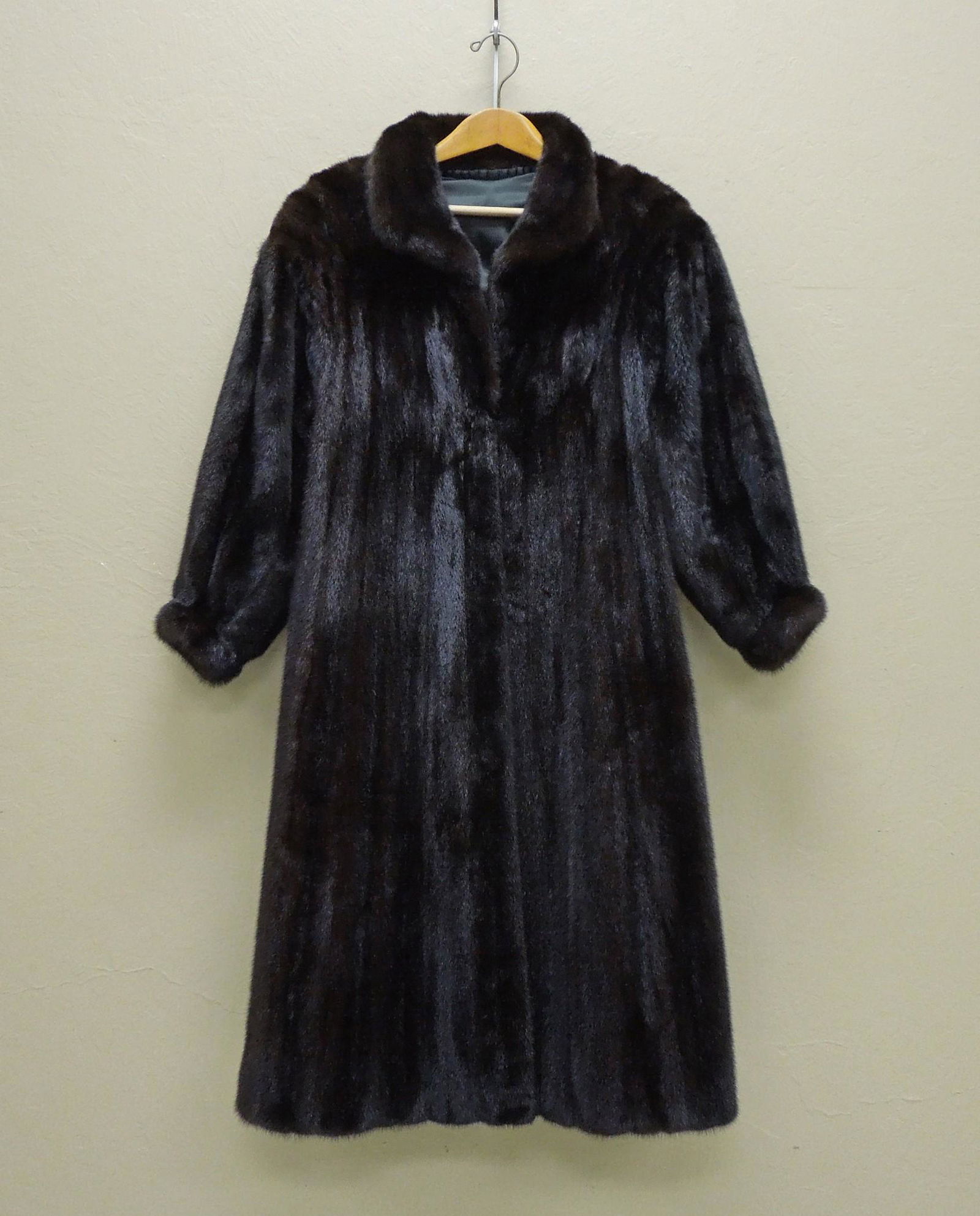 Ladies' Sable Fur Coat. (1 of 3)