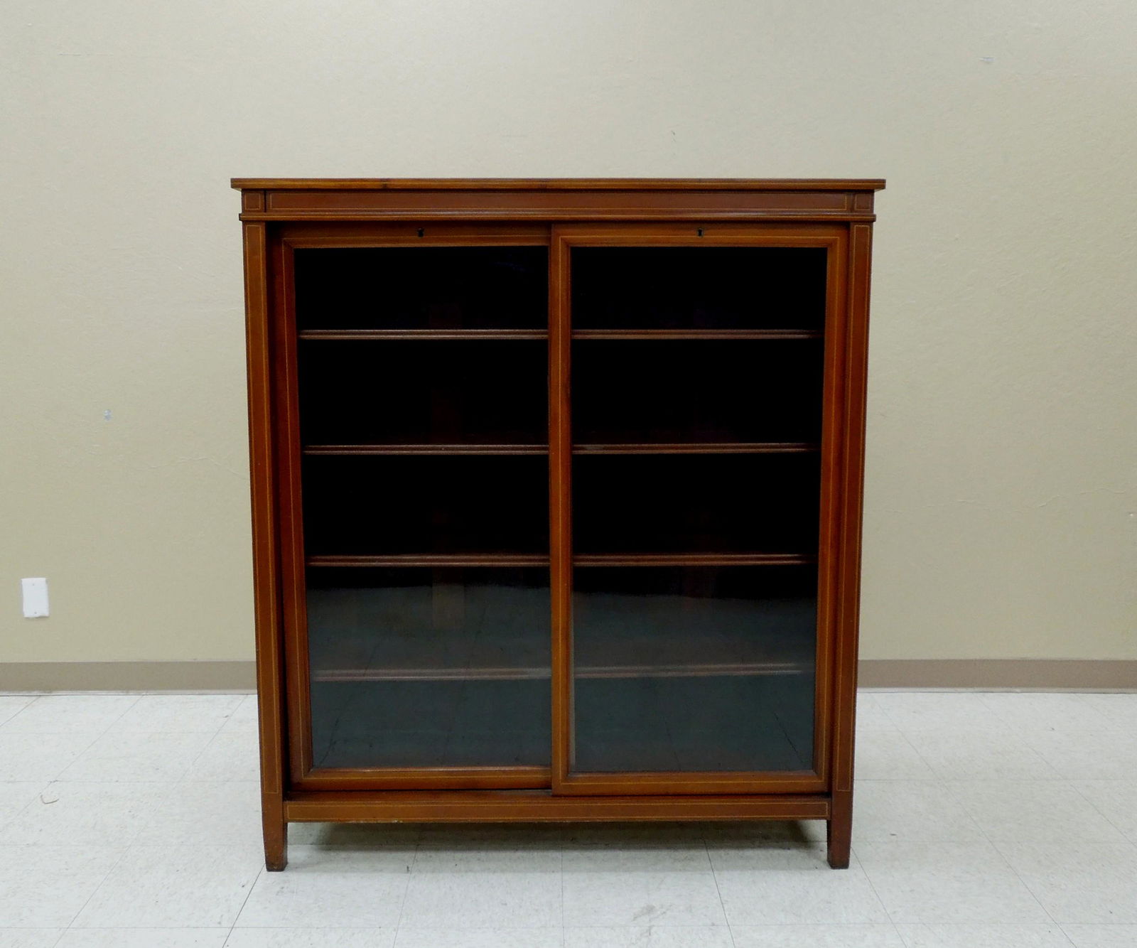 Sheraton 2-Door Glass Front Bookcase. (1 of 4)