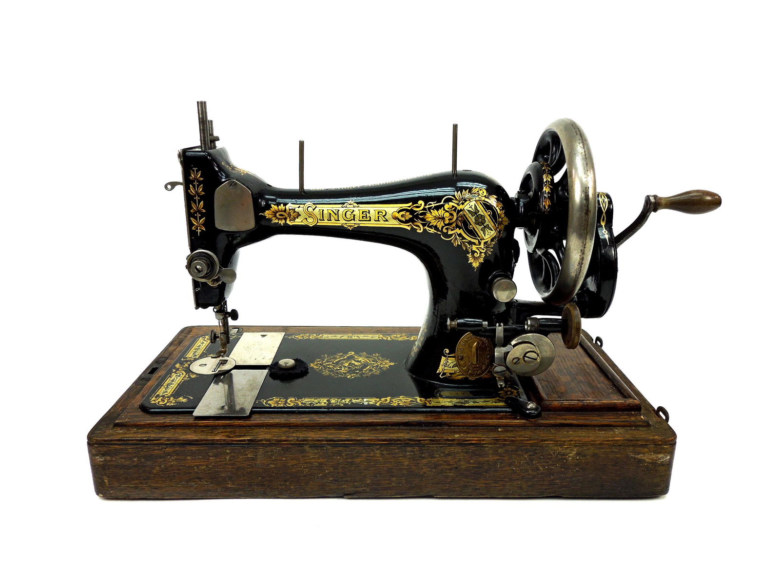 1908 Singer 28k Hand Crank Sewing Machine. (1 of 7)