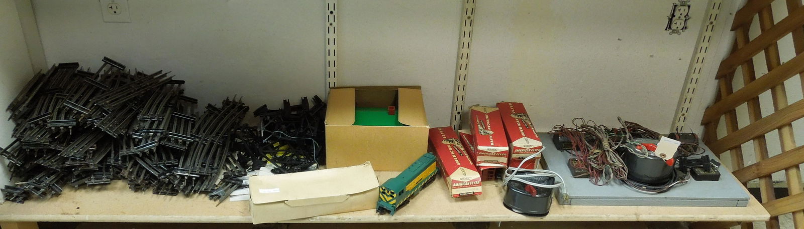 Group of Model Train Cars and Accessories. (1 of 1)