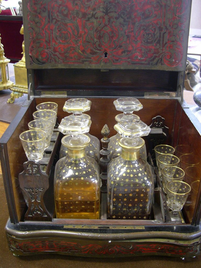 19thCentury Cave Liqueur, table top drinks box.: 19thCentury Cave Liqueur, bronze and tortoiseshell Boulle work table top drinks box fitted with four blown glass stoppered decanters and twelve liqueur stems Conditon: one rack broken at right side, s