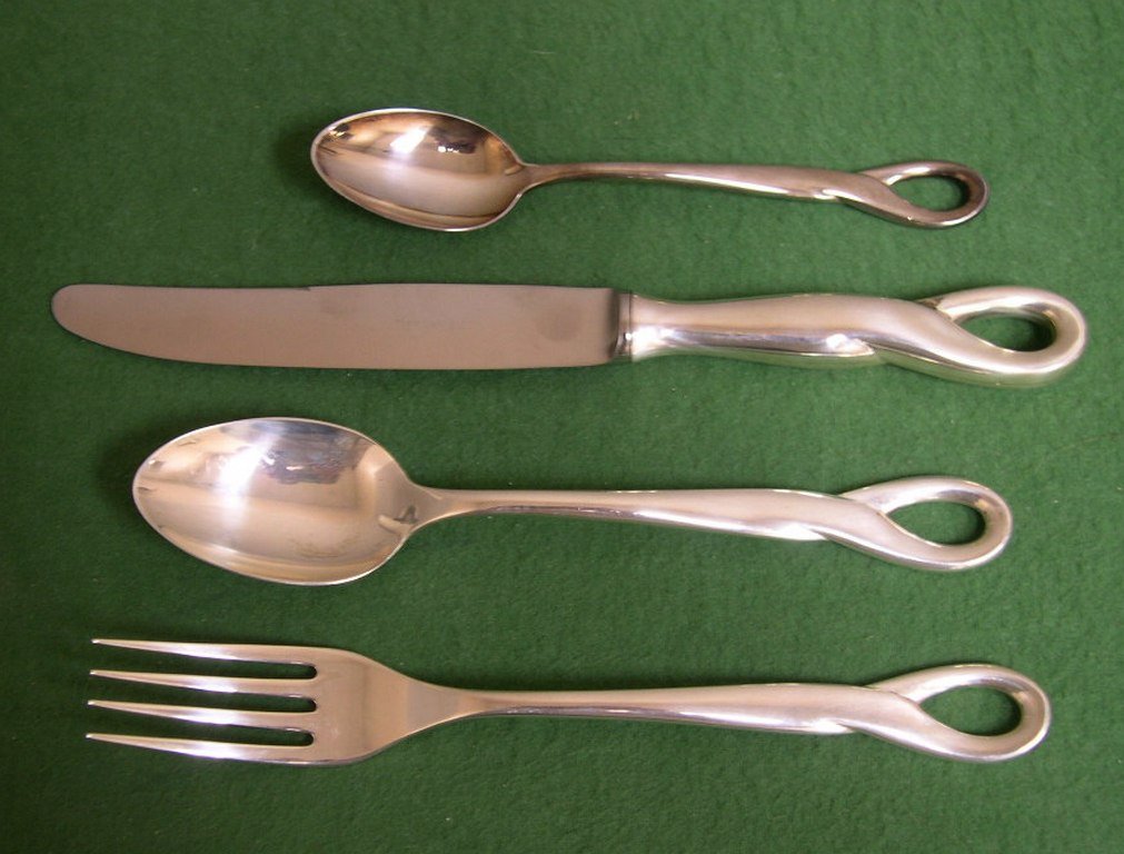 Tiffany & Co. sterling silver 4-piece place setting: Elsa Peretti for Tiffany & Co. sterling silver 4-piece place setting, Padova pattern. Comprising 1 dinner knife, 1 dinner fork, 1 tablespoon, 1 teaspoon. Total weight 9.3 OZT * inclusive of plated kni