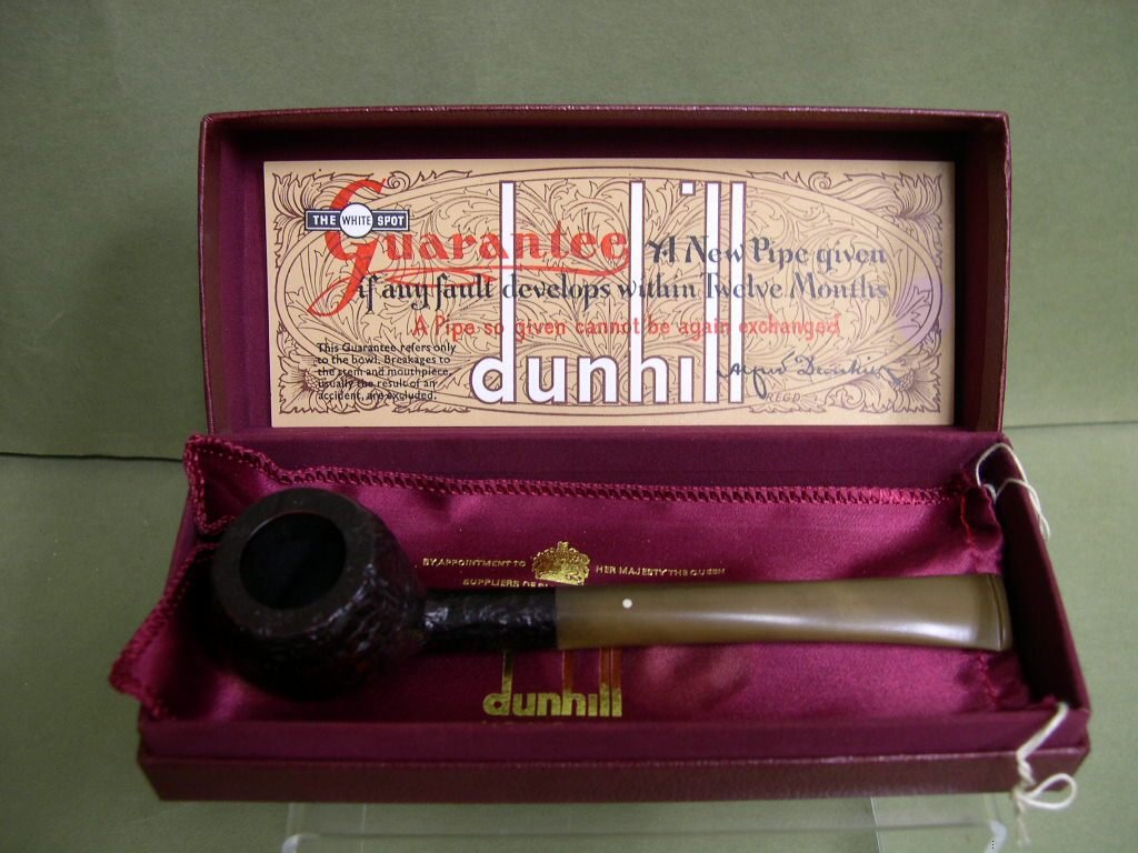 Dunhill Shell smoking pipe #44071 unsmoked: Dunhill Shell smoking pipe #44071, unsmoked, in a Dunhill box.