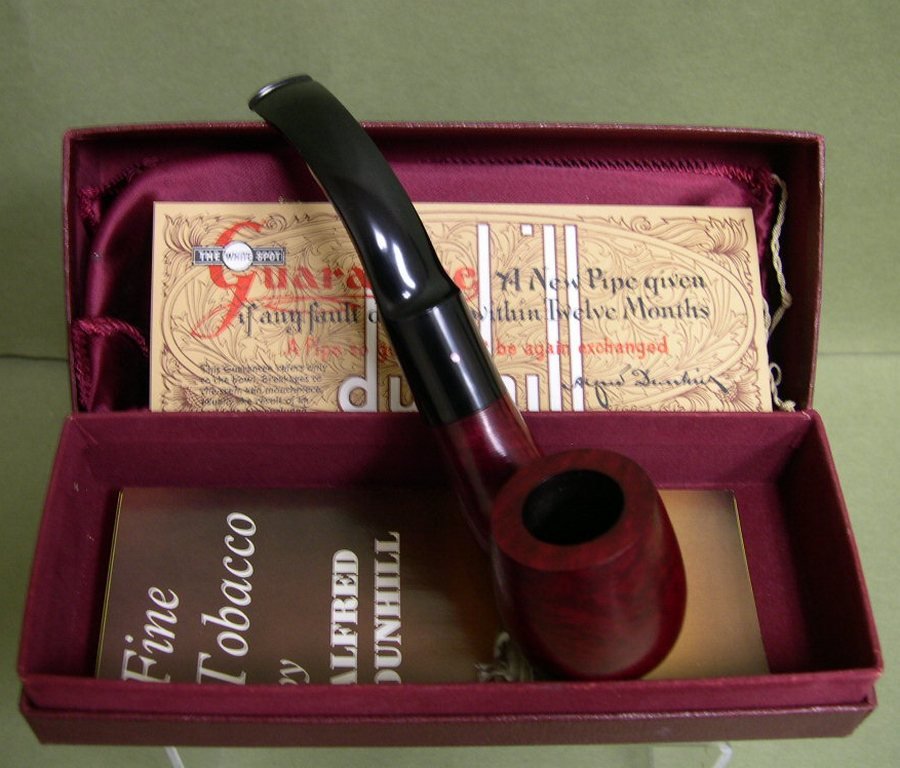 Dunhill Bruyere smoking pipe #622, unsmoked: Dunhill Bruyere smoking pipe #622, unsmoked, in a Dunhill box.