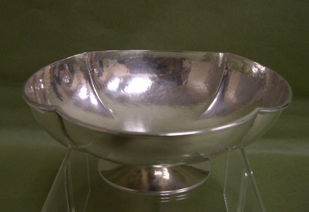 Buccellati, Italy Hammered Sterling Silver Bowl: Buccellati, Italy, hammered sterling silver lobed bowl, raised on an oval pedestal base. Stamped: Buccellati Italy Sterling Weight: 7.6 OZT
