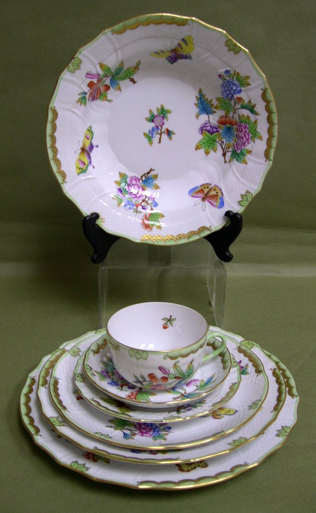 Herend "Queen Victoria-Green" Dinner Service 49-pcs: Herend, Hungary porcelain "Queen Victoria-Green" Dinner Service consisting of six 7-pc Place Sets including: Cup and Saucer, Rimmed Soup Bowl, 4 Plates measuring 10 1/4, 9, 7 3/4, 6 inches. Total of 4