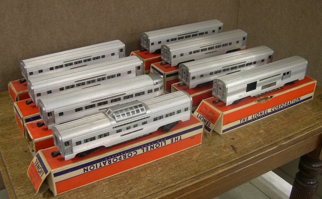 8 Lionel Electric Railroad Carriages - Pullman, Baggage: Group of eight (8) Lionel Electric Railroad Carriages (Pullman, Baggage): 2 Silver Cloud; 1 Railway Express Agency; 1 Silver Range; 1 Silver Dawn; 3 Silver Bluff. All carriages come with associated (m