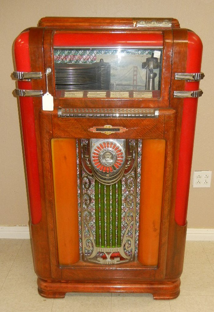 Wurlitzer Model 600 K jukebox, 1939. Coin operated,: Wurlitzer Model 600 K jukebox, 1939. Coin operated, with keyboard song selection. 78rpm, 24 song selections