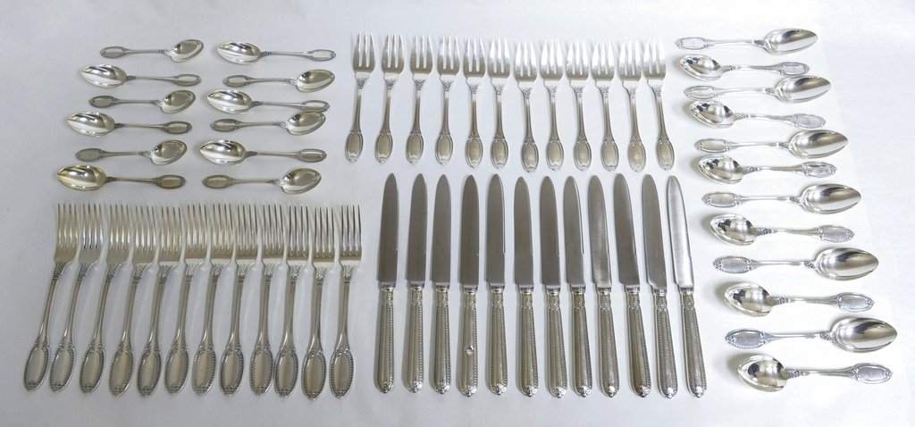 Buccellati sterling silver flatware service: Fine Buccellati sterling silver flatware service. Empire pattern. Twelve 5-piece place settings (60 pieces). Total weight: 87 ozt. (excluding sterling handled items).