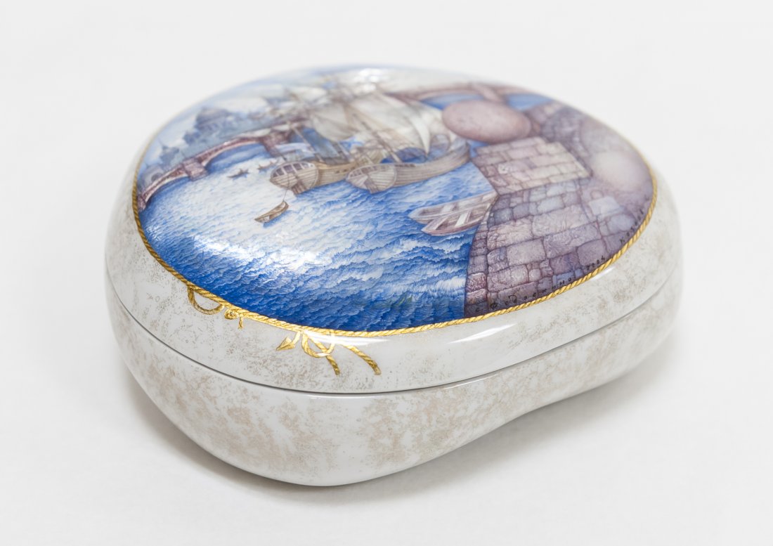 Russian Fedoskino Lacquer Box.: Russian Fedoskino lacquer box. Clam shell form, the hinged lid hand painted with mother-of-pearl luminescence, harbor and bridge in St. Petersburg. Artist: Koylov. Oyster beige and gilt ground. Signed
