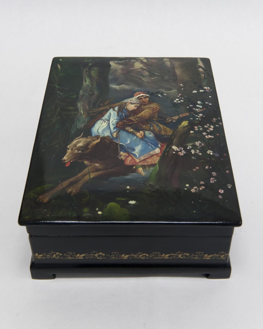 Russian Fedoskino Style Lacquer Box. (1 of 9)
