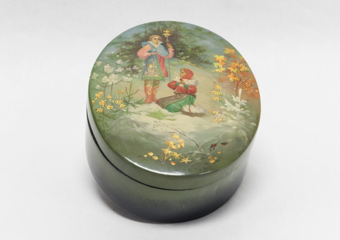 Russian Fedoskino Lacquer Box. (1 of 10)
