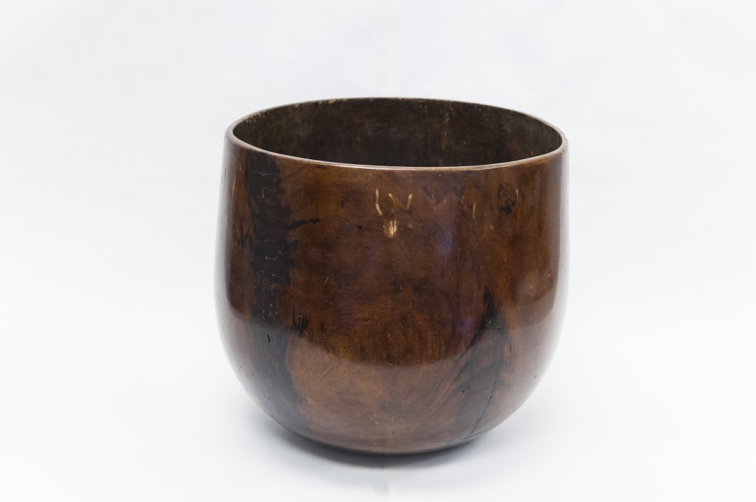 19th C. Large Hawaiian Koa Wood Bowl. (1 of 8)