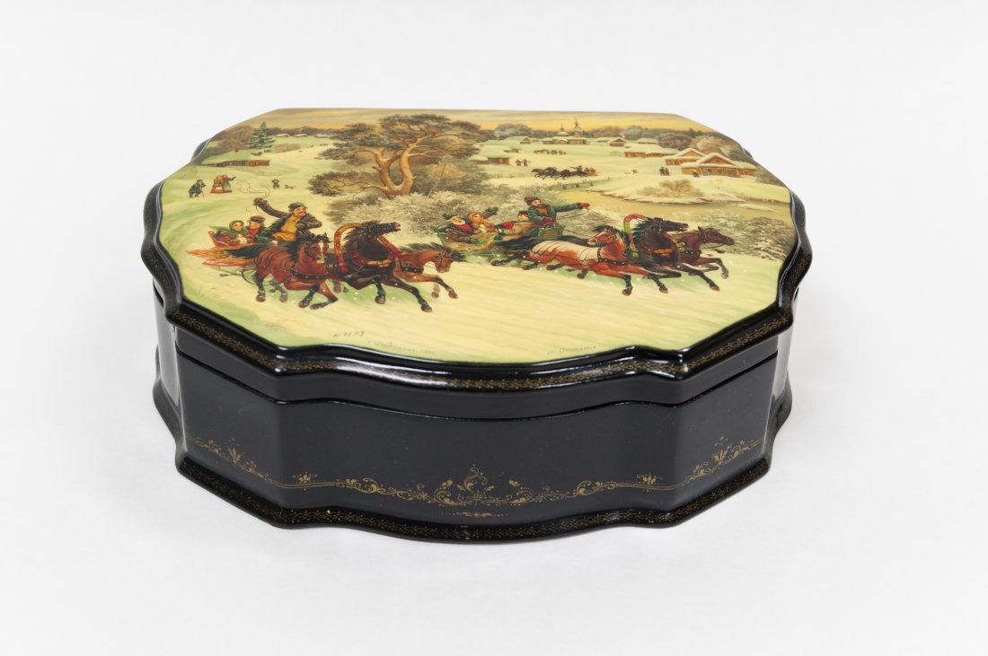 Russian Fedoskino Lacquer Casket. (1 of 10)