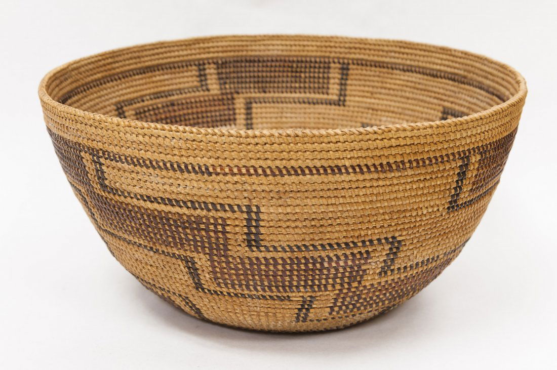 Native American Basket. Yokuts/Mono. (1 of 7)