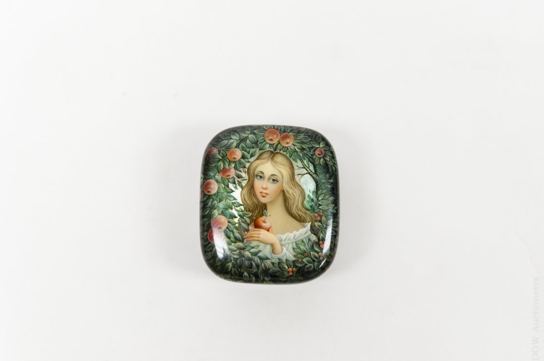 Aldoshkina Russian Fedoskino Lacquer Box. (1 of 7)